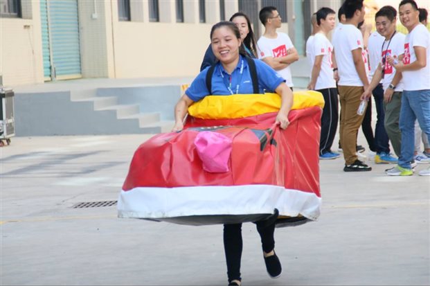 看我多了一只“快樂的大腳”，瞬間腳底生風！